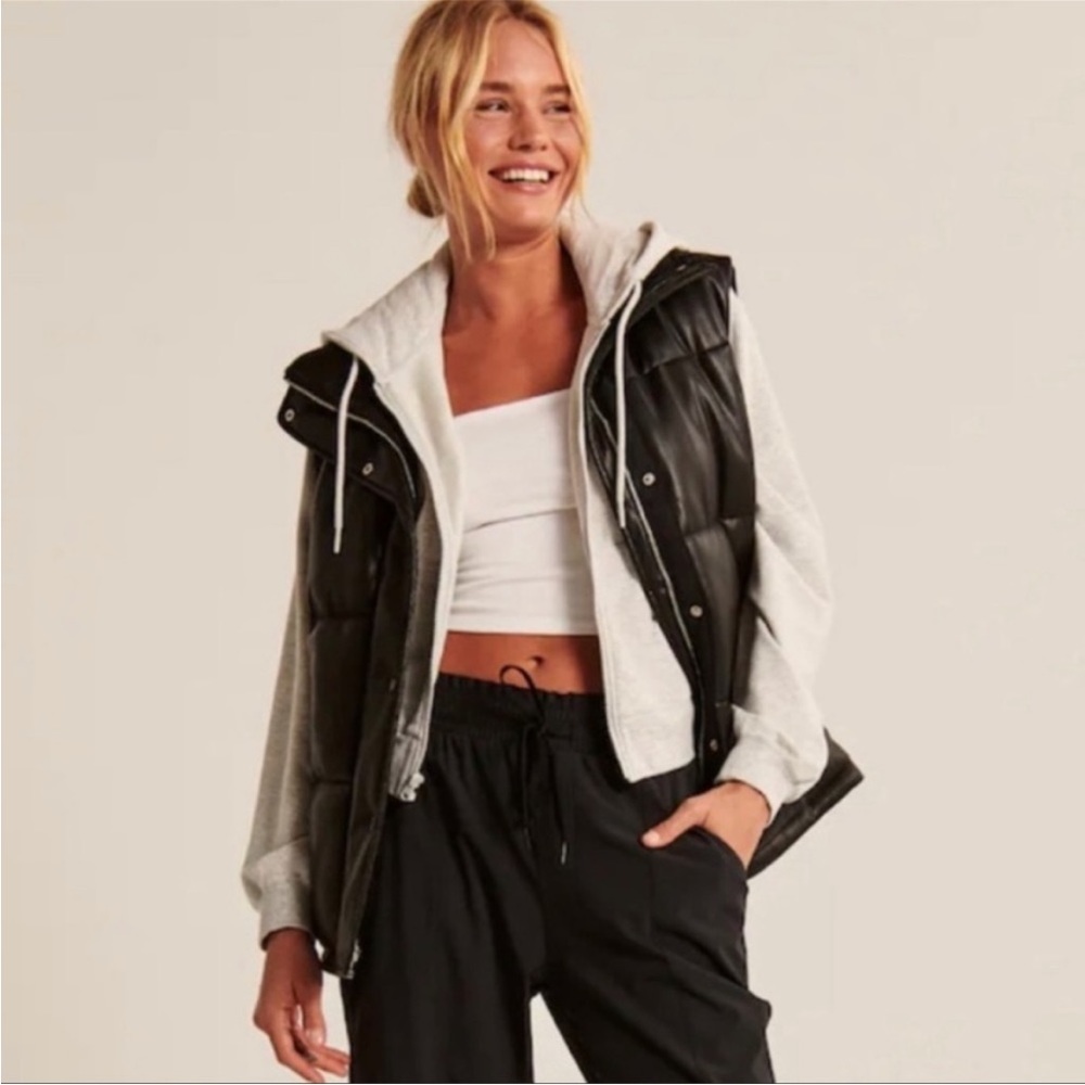 A&F Oversized Vegan Puffer Vest, Black, XS